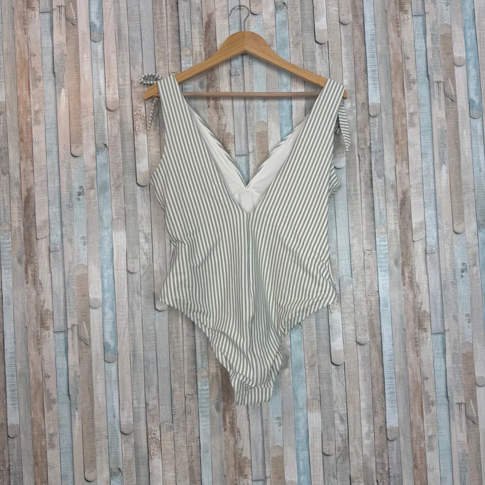 H&M Green White Seersucker Striped Padded Cup‎ High Leg One Piece Swimsuit NWT L